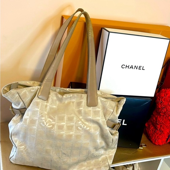 Chanel Tote - Picture 2 of 16